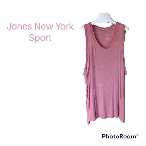 Jones New York Tops - ❤️Jones New York Sport Ribbed Tank Top